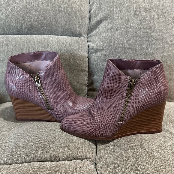 Journee Collection Glam Purple Faux Croc Wedge Booties - Picture 1 of 6